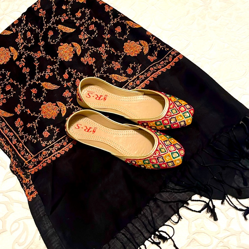 Shoes and pashmina